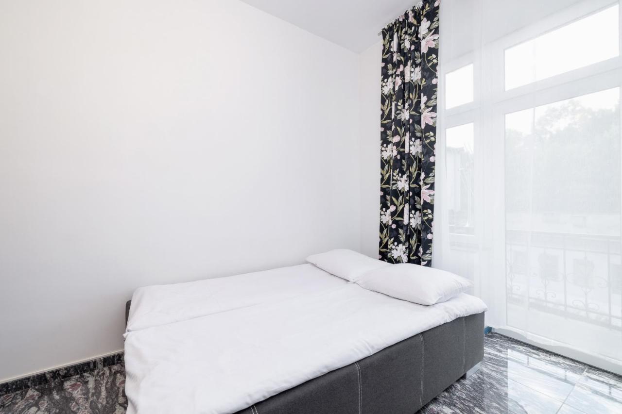 Apartments On Krupowki Street With Mountain View By Noclegi Renters Zakopane Esterno foto