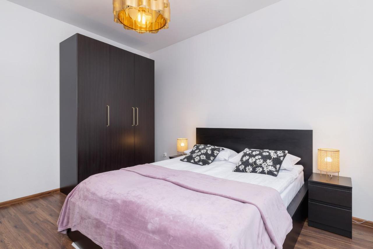 Apartments On Krupowki Street With Mountain View By Noclegi Renters Zakopane Esterno foto