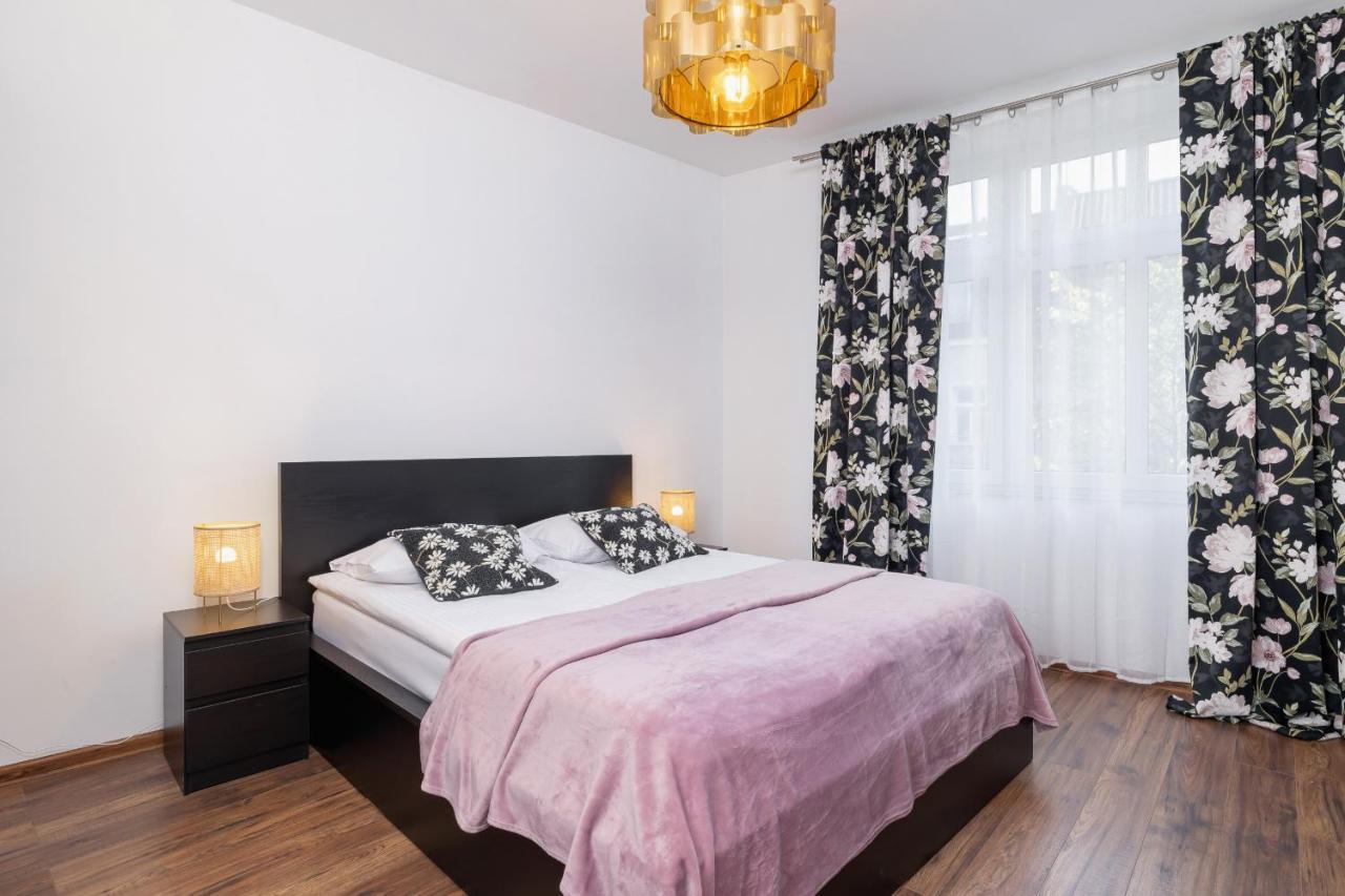 Apartments On Krupowki Street With Mountain View By Noclegi Renters Zakopane Esterno foto